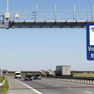 Se modifică prețul rovinietei: Cât vor plăti în plus cei cu mașini mai vechi