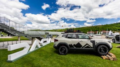 Versiunile 4×4 ale celei de a treia generații Dacia Duster pot fi comandate cu un pachet Adventure