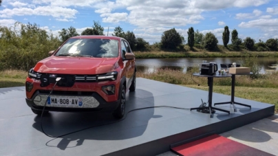 Dacia, forțată să reducă prețul Spring cu încă 2.000 de euro în Franța