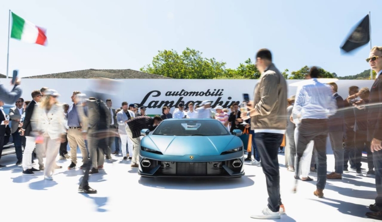 Lamborghini Temerario, cu un V8 și trei motoare electrice, înlocuiește spectaculosul Huracan