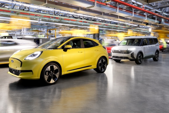 Producția de mașini a uzinelor Automobile Dacia și Ford Otosan continuă să scadă