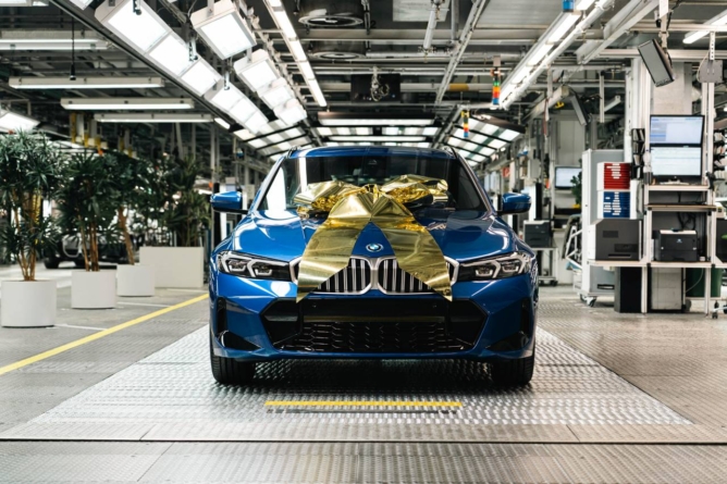 BMW a produs deja 3 milioane de mașini cu încărcare la priză la uzina din Munchen