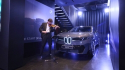 BMW iX3, prezentat în avanpremieră în România. Mașina cu autonomie de peste 800 km poate fi deja comandată