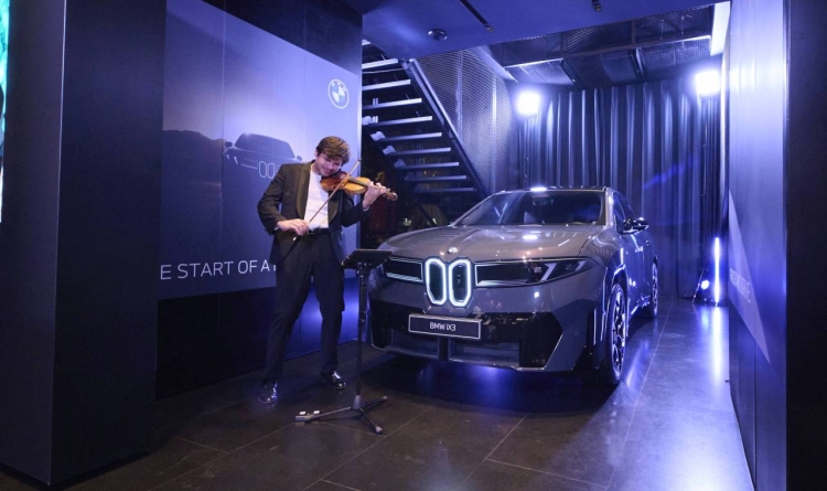 BMW iX3, prezentat în avanpremieră în România. Mașina cu autonomie de peste 800 km poate fi deja comandată
