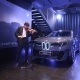 BMW iX3, prezentat în avanpremieră în România. Mașina cu autonomie de peste 800 km poate fi deja comandată
