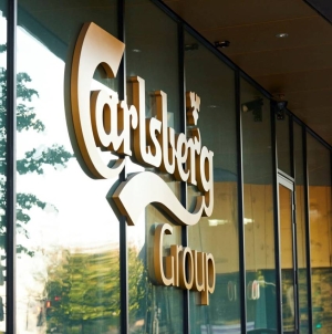 Carlsberg a prezentat cea mai mică sticlă de bere din lume