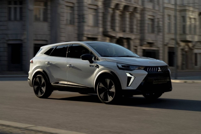 Mitsubishi Grandis, fratele Renault Symbioz, a fost prezentat în România
