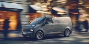 Renault Trafic E-Tech electric, prima utilitară a mărcii având arhitectura SDV a Ampere, a debutat la Solutrans 2025