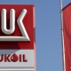 Lukoil își vinde activele din afara Rusiei către Carlyle Group