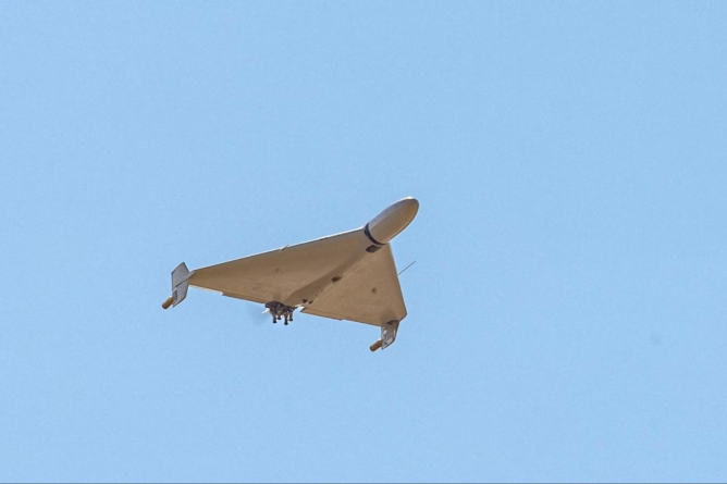 O dronă deviată de antiaeriana ucraineană s-a prăbuşit în România