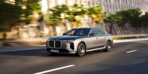 O nouă interpretare BMW Seria 7 a fost prezentată oficial, cu un plus de tehnologie și autonomie electrică majorată