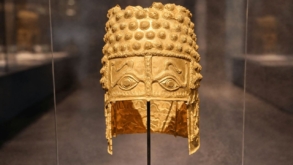 Coiful de la Coţofeneşti şi două dintre cele trei brăţări dacice au fost predate autorităţilor române