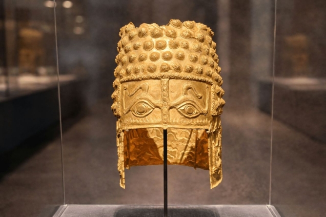 Coiful de la Coţofeneşti şi două dintre cele trei brăţări dacice au fost predate autorităţilor române