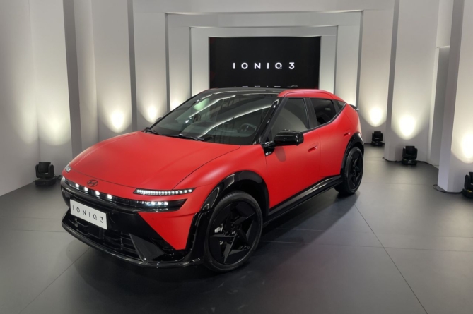 Hyundai aduce electricul Ioniq 3 între Inster și Kona, dar prețul estimat este peste cel al concurenței