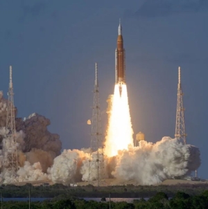 Misiunea Artemis II a început cu succes. Patru astronauți zboară spre Lună