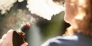 Ţigările electronice, vape-urile şi dispozitivele de încălzit tutun, interzise în toate spaţiile publice închise – proiect