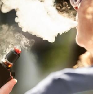 Ţigările electronice, vape-urile şi dispozitivele de încălzit tutun, interzise în toate spaţiile publice închise – proiect