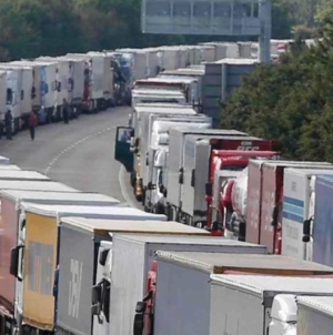 Haos pe una dintre cele mai importante autostrăzi din Europa! Mii de oameni au blocat ruta spre Italia