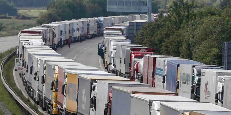 Haos pe una dintre cele mai importante autostrăzi din Europa! Mii de oameni au blocat ruta spre Italia