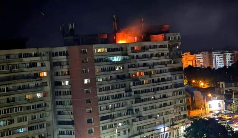 UPDATE: Avioanele F-16 nu au putut opri o dronă care a căzut pe un bloc din Galați. Reacția MAE