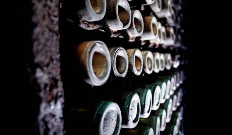 Comoara secretă a lui Stalin, adusă la lumină! 40.000 de sticle de vin scoase la licitație