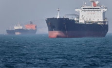 Primele petroliere iraniene au trecut prin blocada americană de lângă strâmtoarea Ormuz. Milioane de barili de petrol au pornit spre Europa