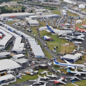 Boeing și Airbus împart comenzi gigant la Farnborough 2026. Record al exponatelor militare