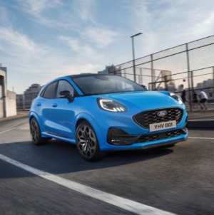 Gama Ford Puma se îmbogățește cu două noi versiuni – Gen-E Black Edition și ST Edition