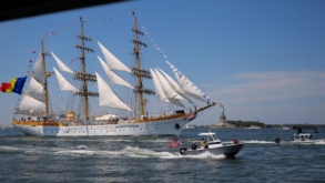 Mândria marinei române pe râul Hudson: Bricul Mircea a defilat la New York la 250 de ani de la independența SUA