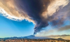 Alertă aviatică în Italia: Norul de cenușă al vulcanului Etna forțează închiderea parțială a spațiului aerian și a aeroportului din Catania