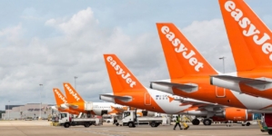 Tranzacție cu efecte majore în transportul aerian low-cost: Apollo preia EasyJet pentru 5,7 miliarde de lire sterline