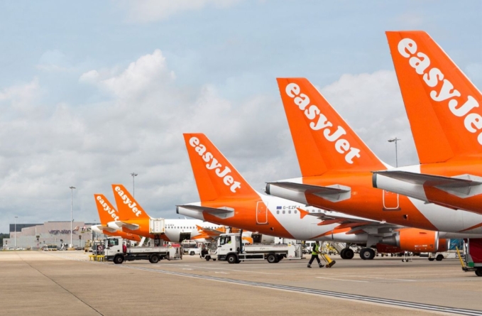 Tranzacție cu efecte majore în transportul aerian low-cost: Apollo preia EasyJet pentru 5,7 miliarde de lire sterline