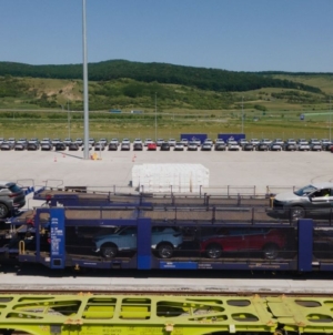 DP World a lansat un nou coridor feroviar pentru vehicule care conectează Belgia de România